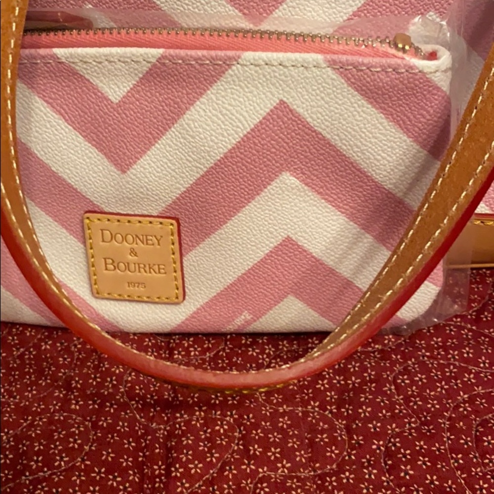 NWOT Dooney & Bourke Lg Tote, Wristlet & Keโฆ - Picture 4 of 16